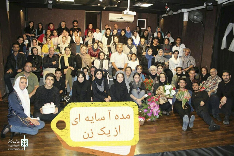 ناصر آقایی زنگ افتتاح «مده‌آ سایه‌ای از یک زن» را نواخت 3