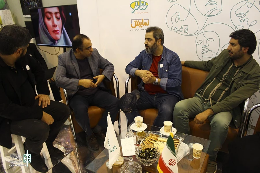 نشست گروه نمایش «کلنل» در غرفه «ایران تئاتر» درحال برگزاری است 2