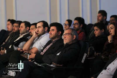 با حضور در تئاتر شهر تبریز

نائب رئیس مجلس به تماشای «زنی که تابستان گذشته رسید» نشست
