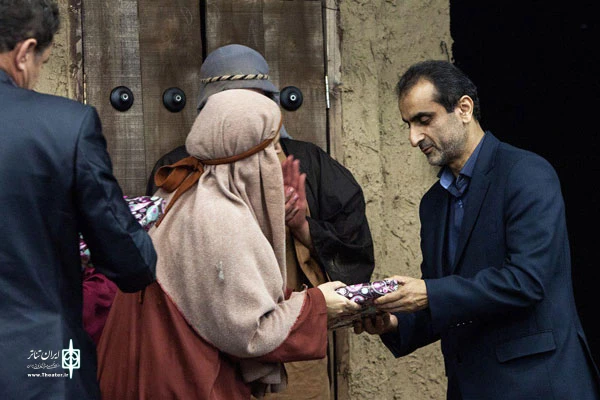 فرماندار لاهیجان به تماشای نمایش «یک جرعه آب»نشست 6