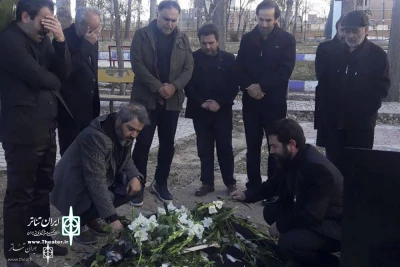 Director General of Dramatic Arts Center at Grave of Late Artist

Vahedi's Death Makes Artists Sad