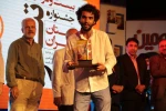 پیمان می آبادی کارگردان نمایش «تنهایی مفرد من»