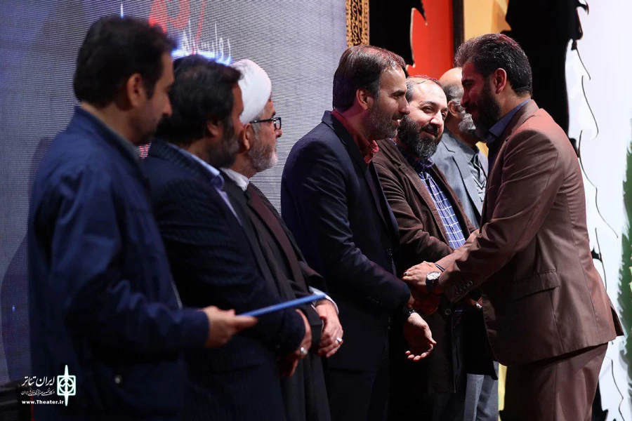 هنرمندان همایش تئاتر مردمی پیاده‌روی اربعین تقدیر شدند 4