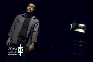 نقد غلامرضا رمضانی بر نمایش «آبی مایل به صورتی»

کمی آزار روح و روان لازمه دانستن و دیدن است
