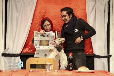 نگاهی به نمایش  «رقص کاغذ پاره‌ها» به کارگردانی محسن زر آبادی پور

شگردهای لحظه‌ای، تاوان‌های بلند مدت