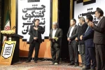 تقدیر از خانواده شهید گله‌دارزاده در مراسم اختتامیه جشنواره فجر استانی خوزستان 2