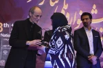 «گامی در دوزخ، گامی در بهشت» جوایز برتر جشنواره تئاتر مهر کاشان را درو کرد 6