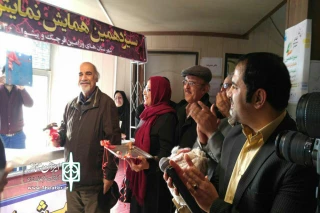با حضورهنرمندان پیشکسوت، اصحاب رسانه و خانواده شهدای هنرمند

زنگ تئاتر ورامین نواخته شد