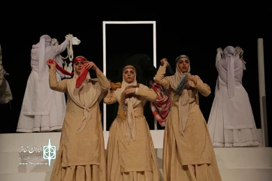 آواز زنی در گورستان