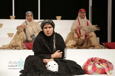 آواز زنی در گورستان