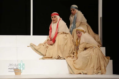 آواز زنی در گورستان