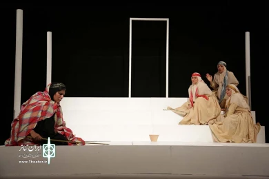 آواز زنی در گورستان