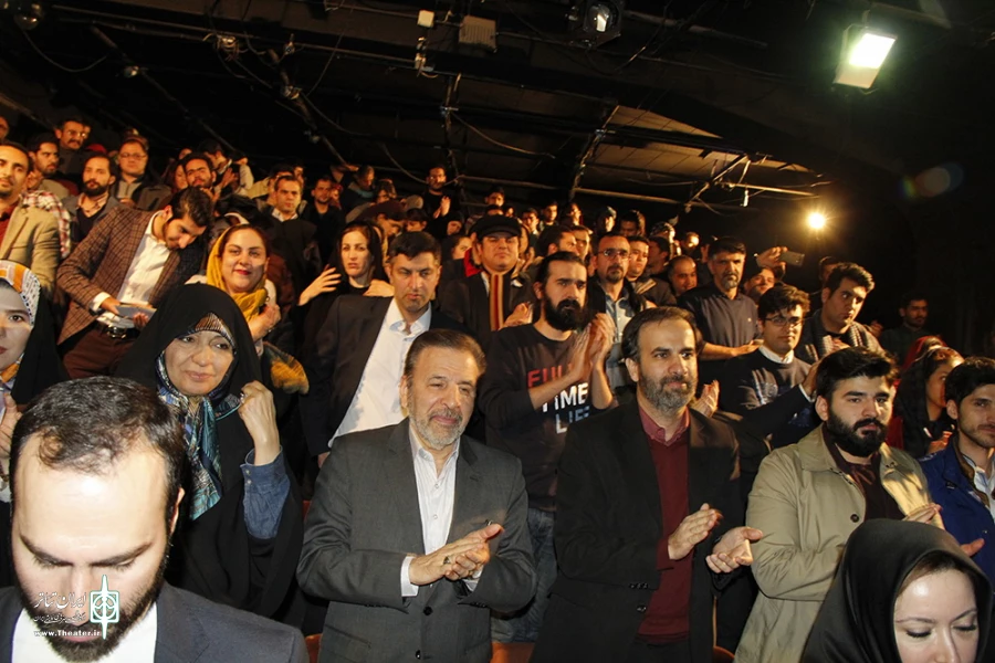 محمود واعظی رئیس دفتر رئیس جمهور در تئاتر فجر