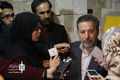 محمود واعظی رئیس دفتر رئیس جمهور در تئاتر فجر