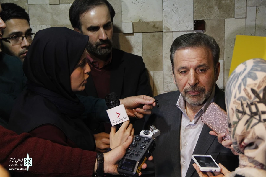 محمود واعظی رئیس دفتر رئیس جمهور در تئاتر فجر