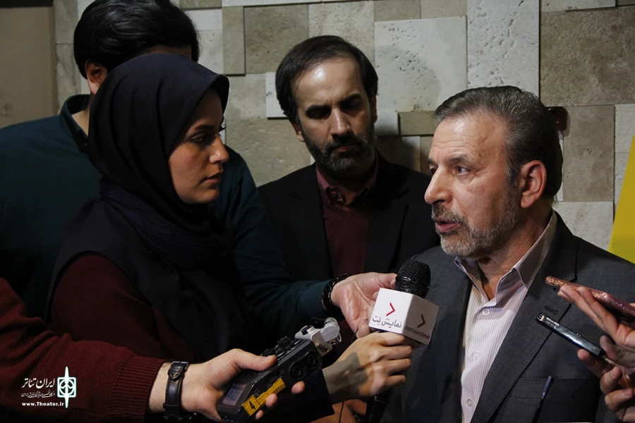 محمود واعظی رئیس دفتر رئیس جمهور در تئاتر فجر