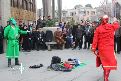 همزمان با ایام فاطمیه  سه نمایش خیابانی با محوریت ویژگی‌های شخصیتی حضرت فاطمه (س) در محوطه تئاترشهر اجرا شد

تماشای تئاتر در کنار تماشاگرانی با چشم‌های گریان