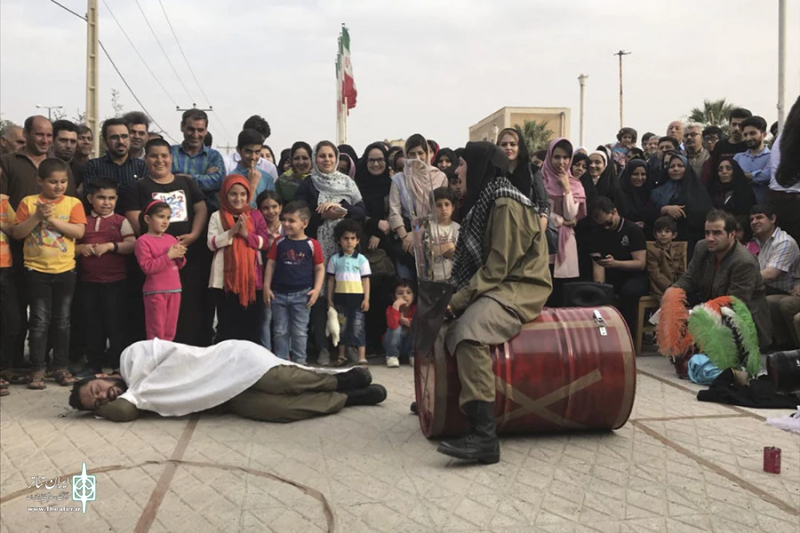 استقبال تماشاگران خونگرم دهلرانی از اجراهای جشنواره شرهانی 3
