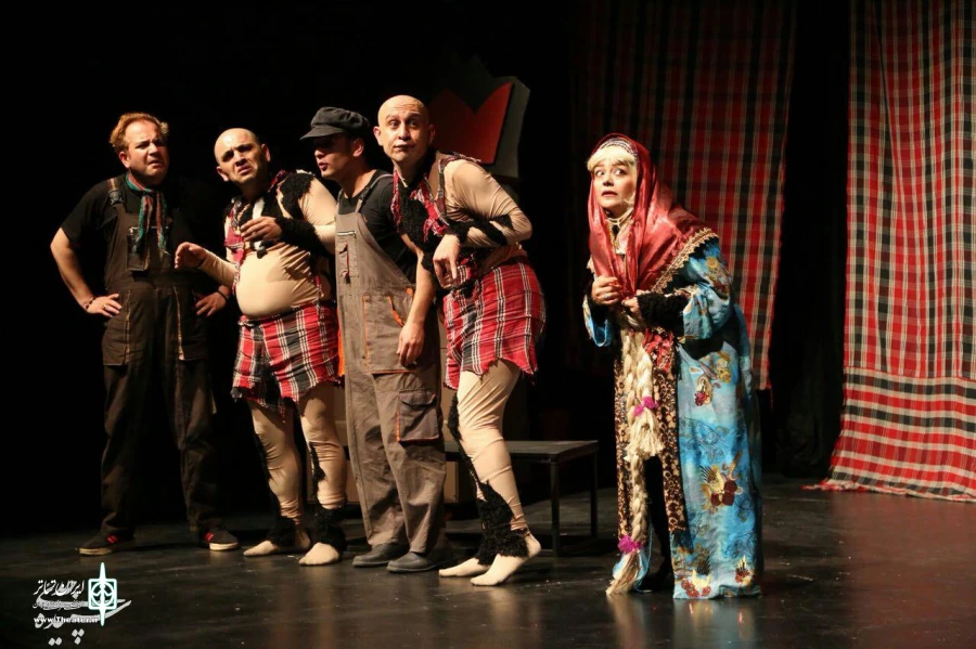 میرنادر مظلومی در صحنه نمایش «فین جین»