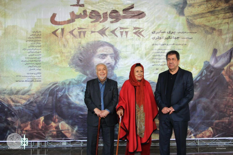 ژاله آموزگار: پری صابری رنگ را بر روی صحنه آورد 3