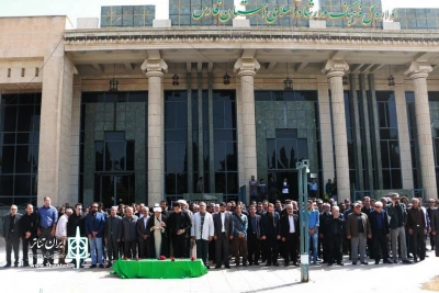 با بدرقه هنرمندان فارس

پیکر مهرداد ابروان در خانه ابدیش در شیراز آرام گرفت