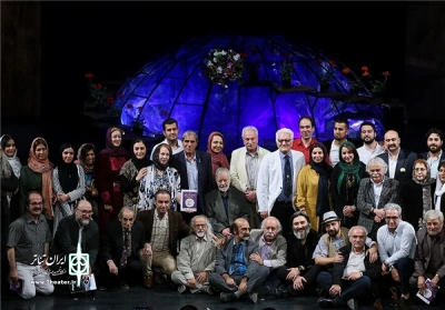 رئیس انجمن بازیگران خانه تئاتر در مراسم برگزیدگان پانزدهمین جشن بازیگر مطرح کرد:

در نبود اسپانسرمدیرکل هنرهای نمایشی جوایز جشن را تقبل کرد