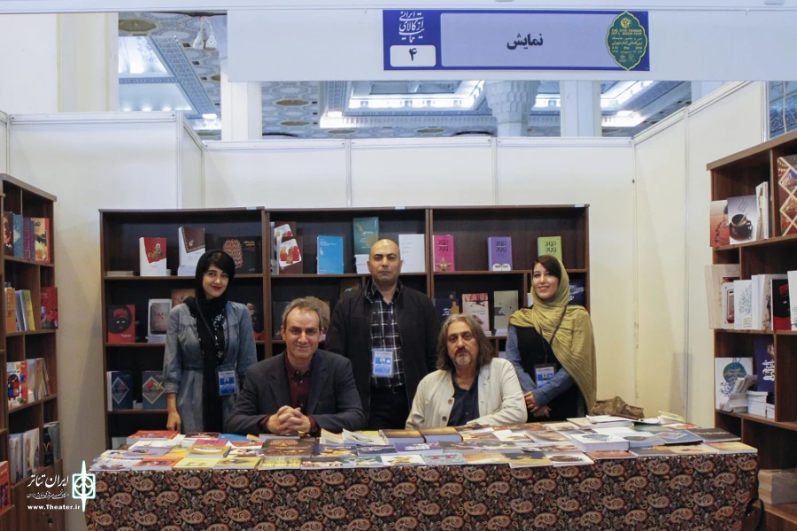 بازدید مدیرکل هنرهای نمایشی از نمایشگاه بین‌المللی کتاب تهران 2