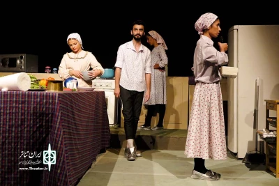نگاهی به نمایش «لنگ ظهر» حاضر در فجر 37

تجربه فضایی نو در جریان داستانگویی