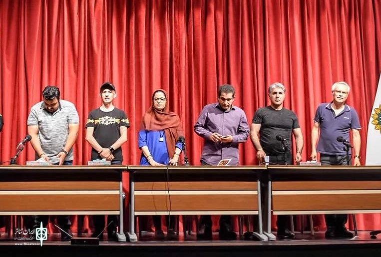 سیروس همتی «الهه» را نمایشنامه خوانی کرد
 2