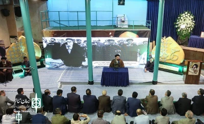 Hassan Khomeini's presence at the closing ceremony of The fifth Khordad popular Theater Festival

Bringing the spirit of revolution into the art field is a worthwhile work
