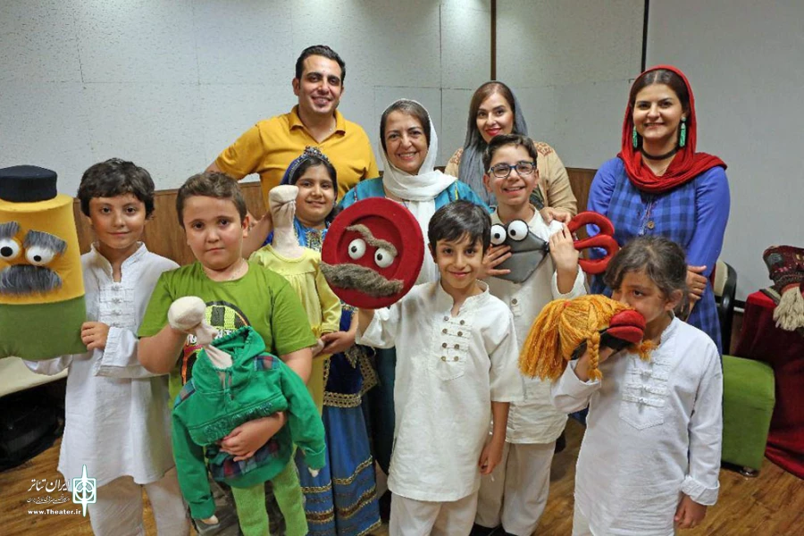 تقدیر صمیمانه کودکان از مادربزرگ عروسک‌ها 6