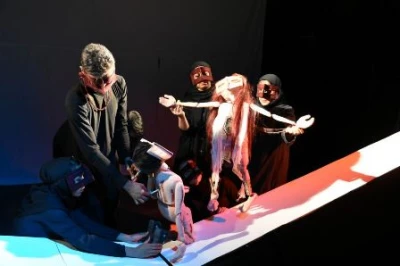 فهیمه عابدینی کارگردان حاضر در جشنواره نمایش عروسکی عنوان کرد

عروسک‌های نمایش براساس کتاب‌های چاپ سنگی طراحی شدند