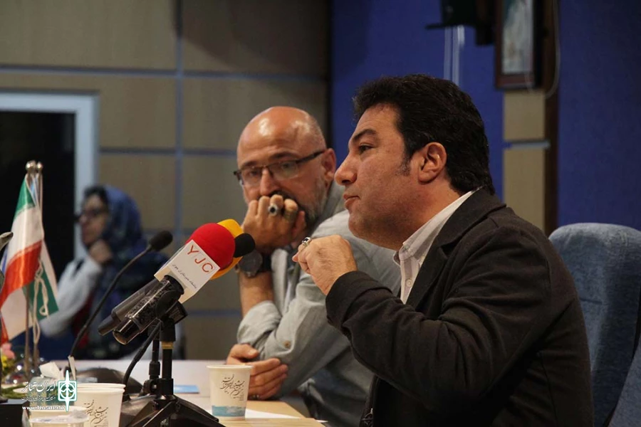 نشست خبری دبیر سی و هفتمین جشنواره بین المللی تئاتر فجر