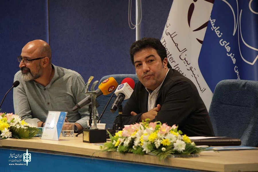 نشست خبری دبیر سی و هفتمین جشنواره بین المللی تئاتر فجر