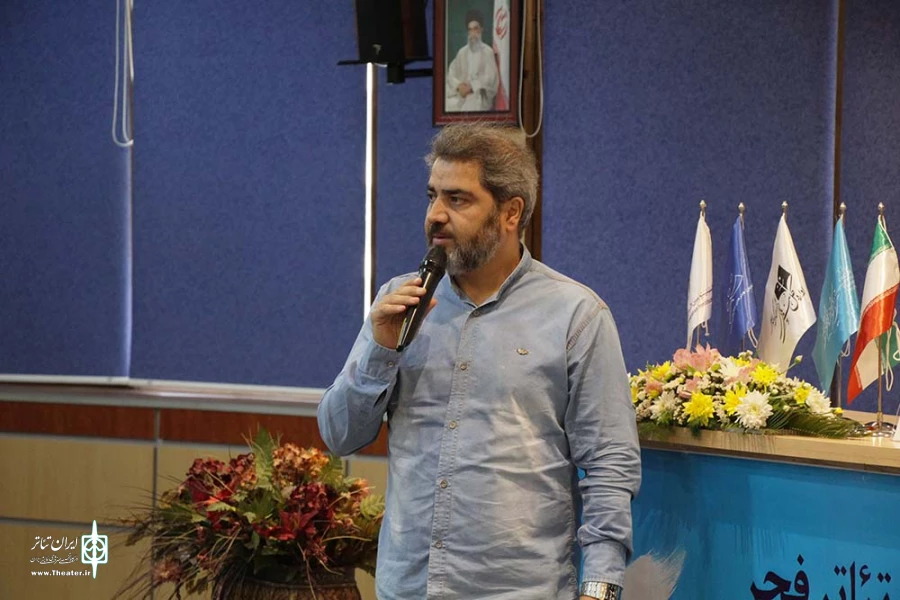 نشست خبری دبیر سی و هفتمین جشنواره بین المللی تئاتر فجر