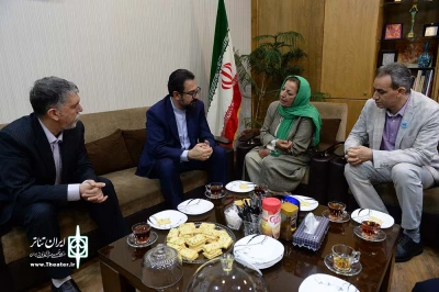 وزیر ارشاد میهمان جشنواره عروسکی