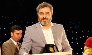به پاس قدردانی از فعالیت‌ها و تلاش‌های ارزنده

در دومین شب فرهنگی اردبیل از اتابک نادری تجلیل شد