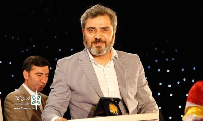 به پاس قدردانی از فعالیت‌ها و تلاش‌های ارزنده

در دومین شب فرهنگی اردبیل از اتابک نادری تجلیل شد