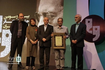 با اهدای جوایز برگزیدگان در آیین اختتامیه

جشنواره تئاتر استان تهران با درخشش « یک خانواده محترم» به پایان رسید