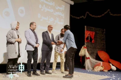 پنجمین جشنواره تئاتر قشم با معرفی یک اثر به کار خود خاتمه داد

«چکامه های که حباب می شوند» از جزیره قشم  راهی جشنواره فجر  شد