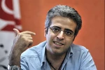 در نمایش نزدیک و نزدیک تر به کارگردانی دکتر امیر عطا جولایی بازی می کنم 2