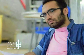 فراز مهدیان نویسنده «آن‌شرلی با موهای خیلی قرمز»

تئاتر دانشگاهی به پویایی جریان تئاتر در کشورمان کمک شایانی کرده است