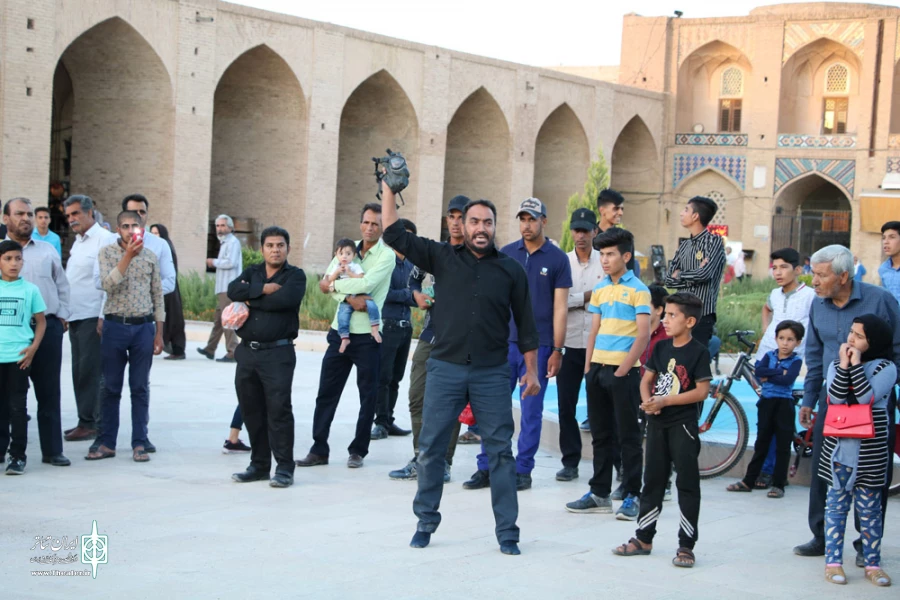 نمایش خیابانی «شکور» در کرمان به روی صحنه رفت 9