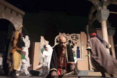 حرم حضرت زینب (س) میزبان نمایش  کوروش زارعی

نمایش «خورشید از حلب طلوع می‌کند» از امروز در دمشق روی صحنه می‌رود