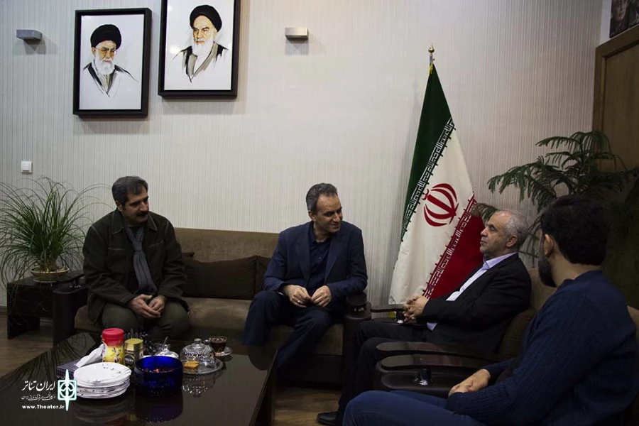 قدردانی گروه اجرایی نمایش خاتون از خانواده شهید مدافع حرم