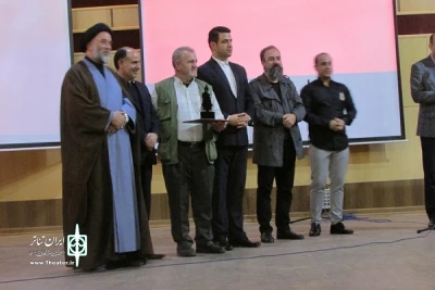 با درخشش نمایش‌های «فریاد» و «محرم»

از برترین‌های تئاتر خیابانی «اشکواره حسینی» آمل تقدیر شد
