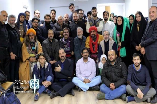 محمود کریمی در حاشیه  تماشای نمایش گفت

اجرای «خورشید کاروان» شبیه کار ذاکرین اهل بیت است
