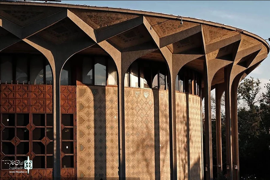 هرصندلی تئاتر به چه نفر می رسد ؟ 6