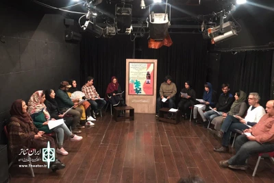 در نخستین نشست مشق صحنه مطرح شد:

در نمایشنامه «افسانه سیمرغ» جمع تعقل‌ها در کنار هم خردجمعی را می‌سازند