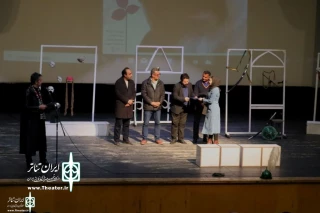 پس از بررسی 38 متن نمایشی اعلام شد:

«هفت پله با آتنا» برگزیده نخستین دوره مسابقه نمایشنامه نویسی مجید واحدیزاده